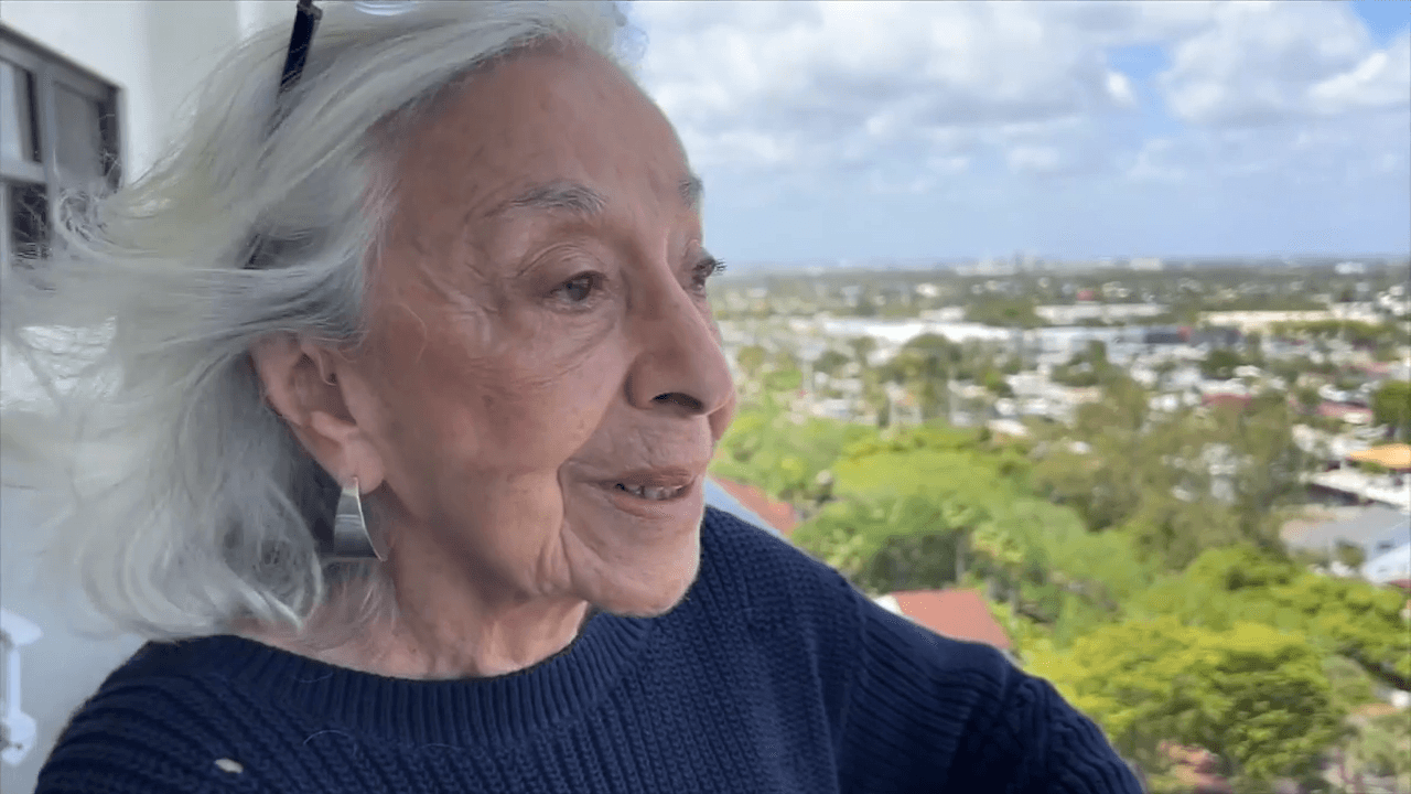 94-year-old woman convinced to buy braces
