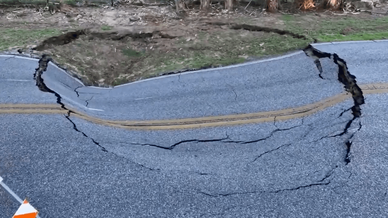 Massive sinkhole near Orlando causes major concern for residents