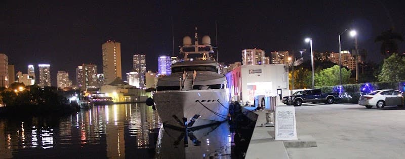5th Street Marina : Miami River Yacht Marina