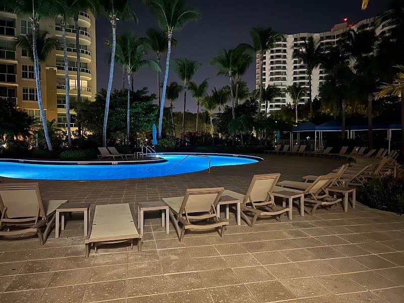 Spa & Yacht Club & Hidden Bay