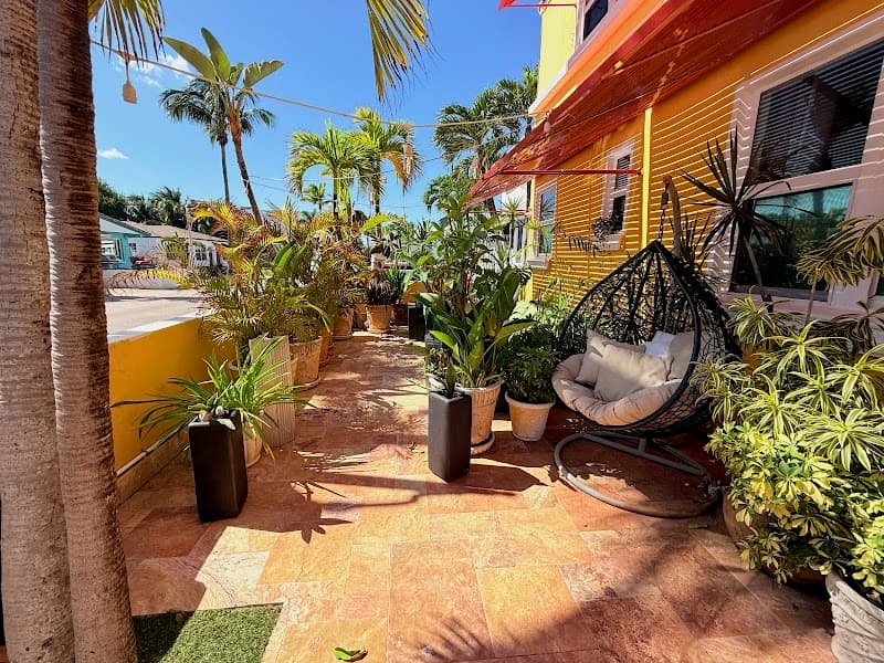 VILLA SINCLAIR Beach Suites Boutique Hotel