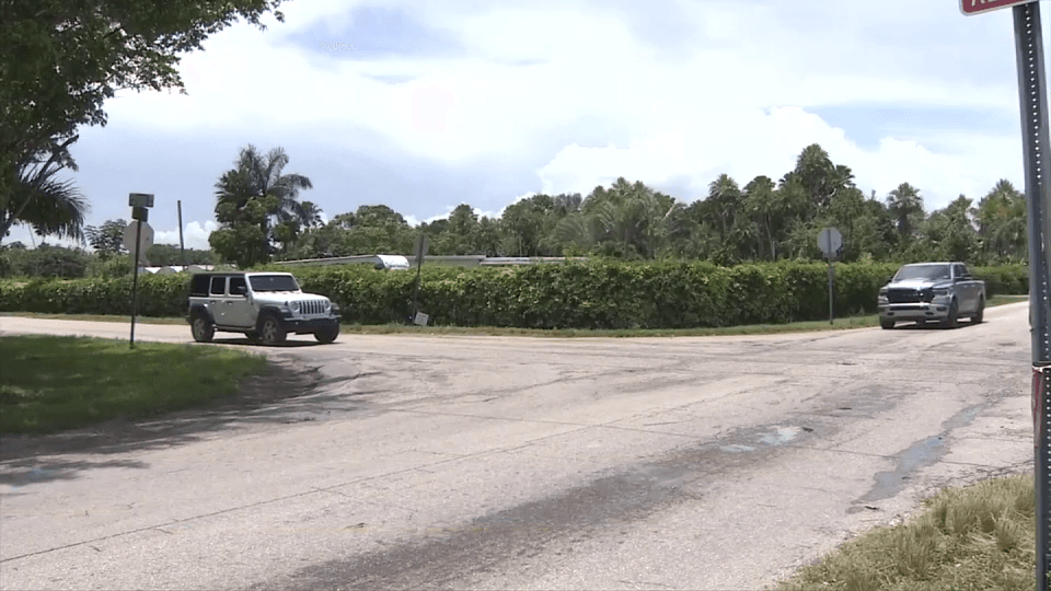 1 hospitalized after lightning strike hits trailer in SW Miami-Dade