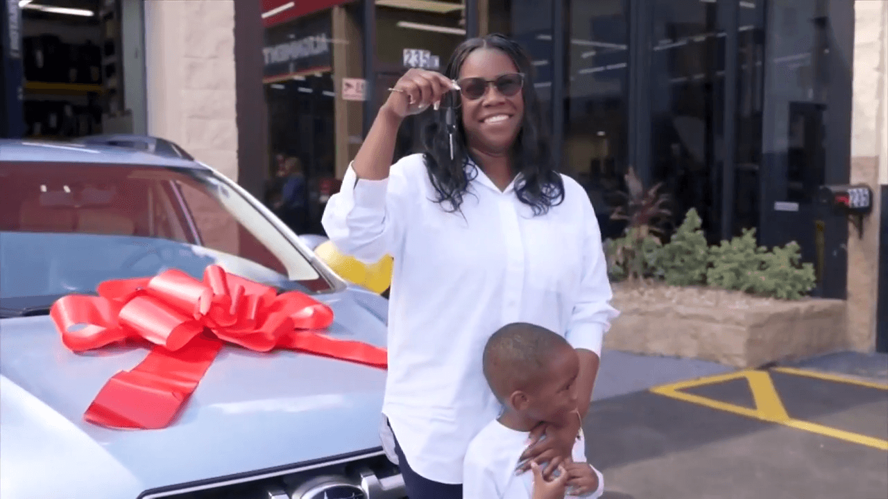 Community comes together to gift car to struggling mom facing hours-long commute