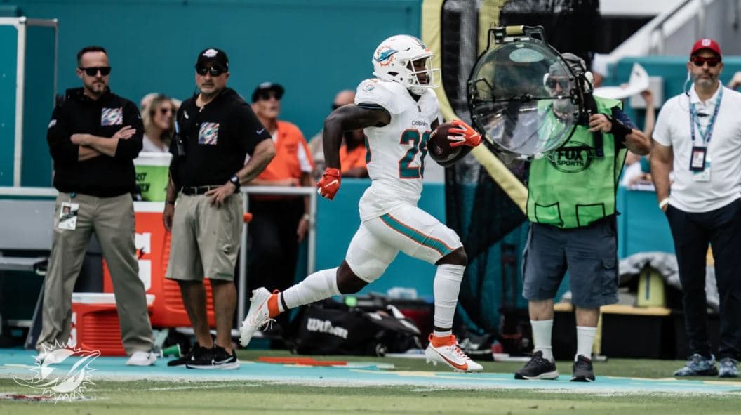 Dolphins, running back De’Von Achane agree to a 4-year, $64 million extension, AP source says