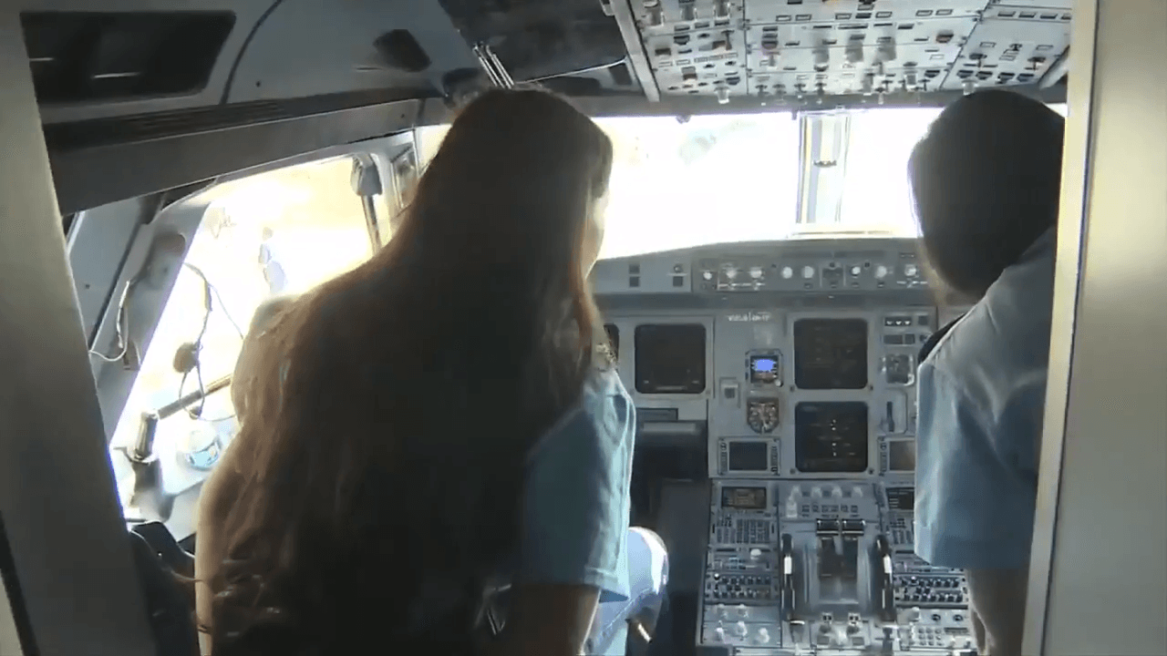 JetBlue’s annual ‘Fly Like a Girl’ program brings world of aviation to young girls at FLL