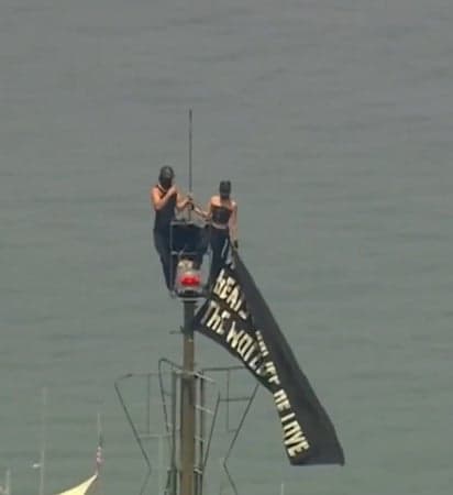 Love on the Edge: Daredevil ‘Skywalkers’ Couple Scale Empire State Building Spire for Viral Proposal (Video)