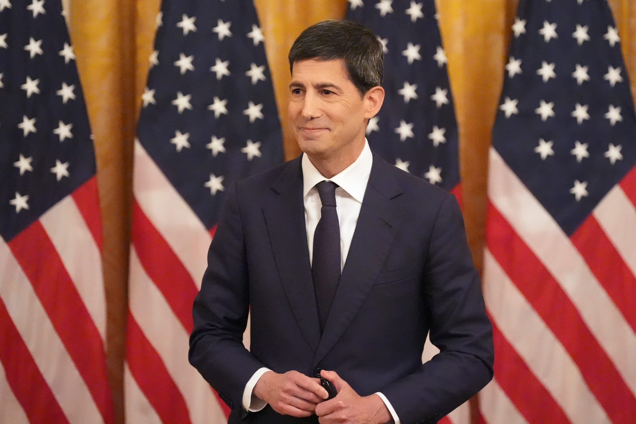 Markets Braced for Warsh’s Debut Meeting as Fed Confronts Inflation and White House Pressure