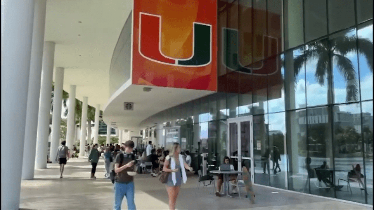 Miami athletic director Dan Radakovich planning to retire, AP source says