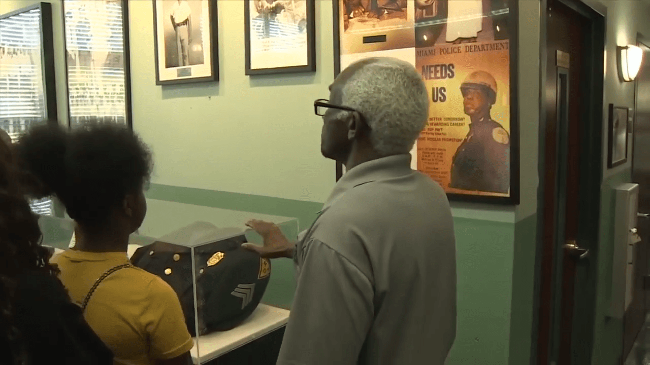 Miami Police provide tour of Historic Black Police Precinct Courthouse and Museum to children