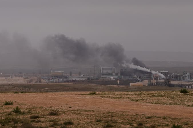 Strait of Hormuz Ablaze: Tanker Strike and Utility Threats Push Iran War Toward “Total Obliteration” (Video)