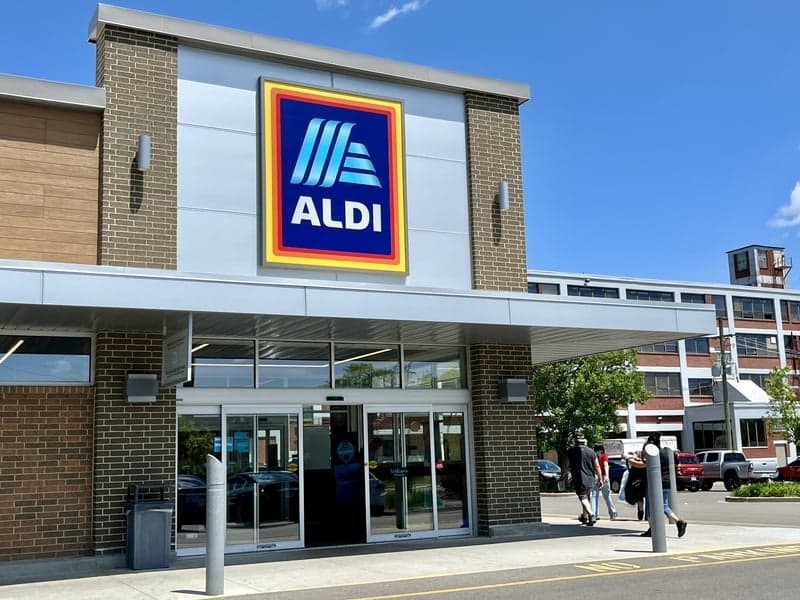 The Clean Label King: How Aldi’s Removal of 40+ Ingredients Rewrote the Grocery Rulebook
