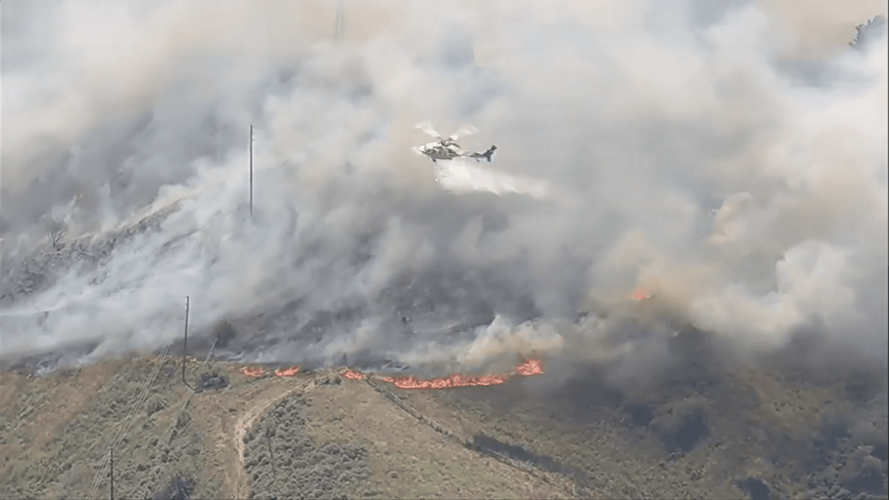 Thousands ordered to evacuate as Southern California wildfire threatens homes