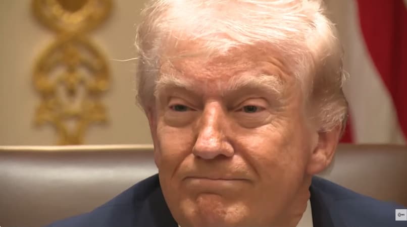 Trump Convenes Cabinet Amid Middle East Crisis and Funding Stalemate (Video)