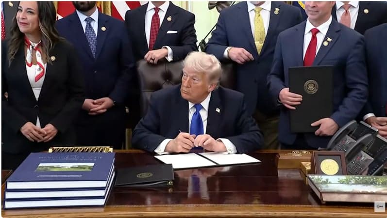 Trump Enacts Retirement Savings Overhaul While Confronting Iran Escalations and Market Volatility During Tense White House Briefing (Videos)