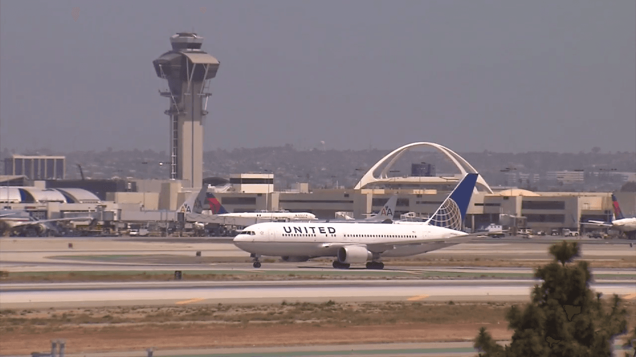 United Airlines CEO confirms he approached American about potential merger, but was rebuffed