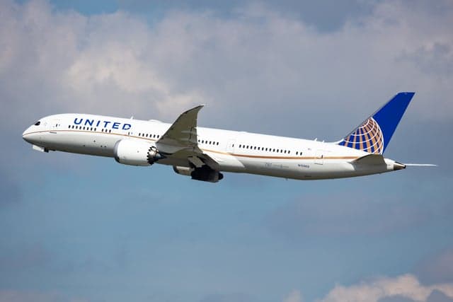 United Airlines to Passengers: Use Your Headphones or Face Removal from the Flight