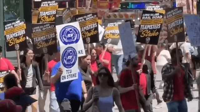 With largest US commuter rail system shut down, New York governor urges unions to resume talks