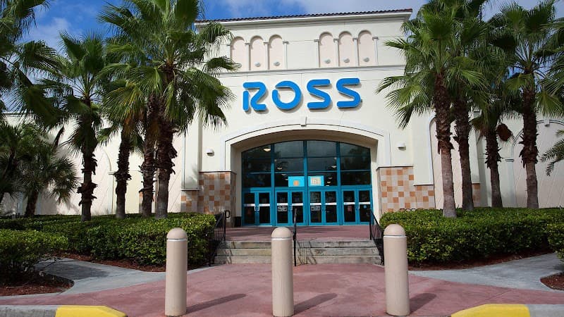 Mall at 163rd Street